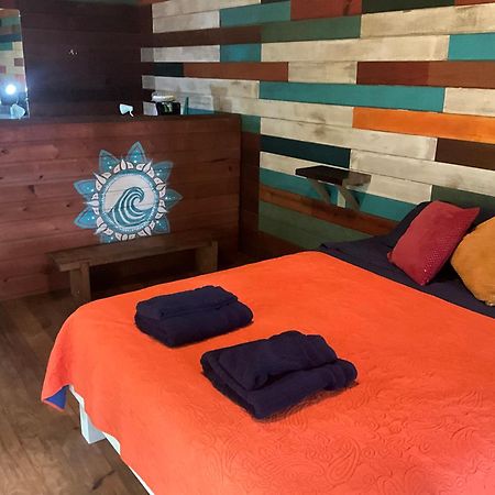 Surf Break At Paunch Bed & Breakfast Bocas del Toro Exterior photo