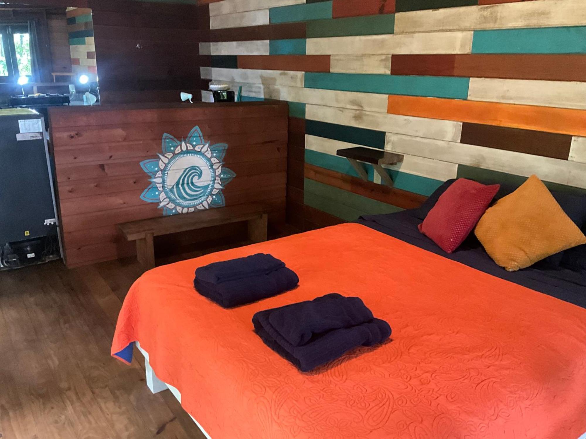Surf Break At Paunch Bed & Breakfast Bocas del Toro Exterior photo