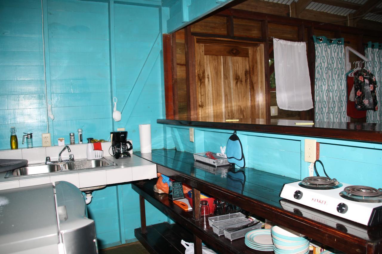 Surf Break At Paunch Bed & Breakfast Bocas del Toro Exterior photo